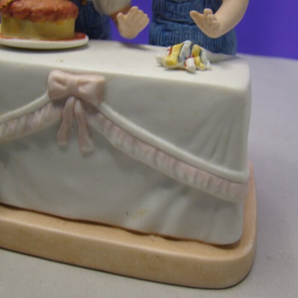 Denim Days Porcelain Figurine Happy Birthday #1520, 1985 Homco With hanging tag - Picture 7 of 16